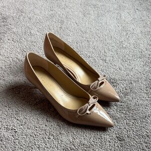 Talbots Sylvie Beige Patent Leather Keyhole Detail Kitten Heel Pumps SIZE 6.5M